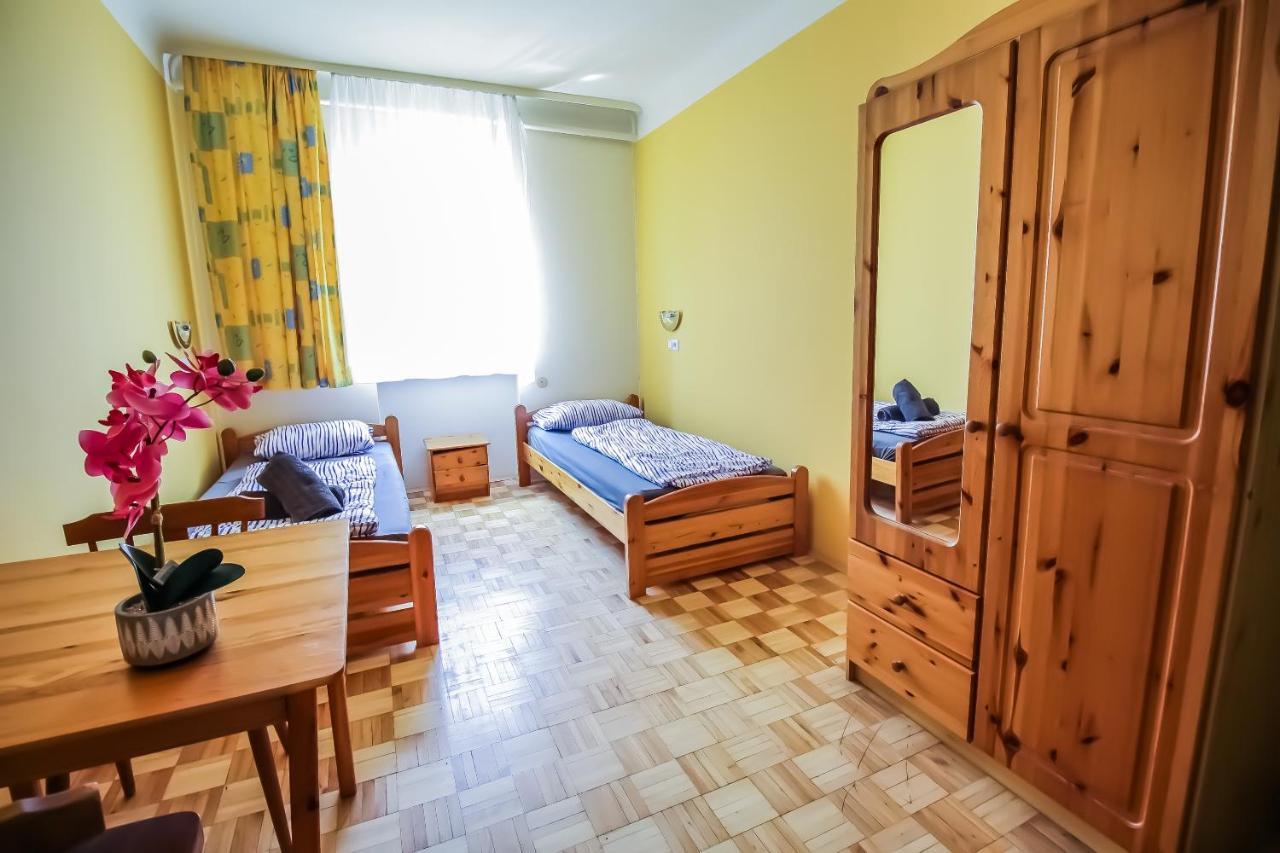 Economic 2sb In Lively Area * Viena